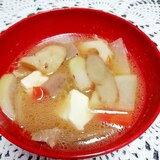 【和食定番料理】8種の具材入り味噌醤油けんちん汁